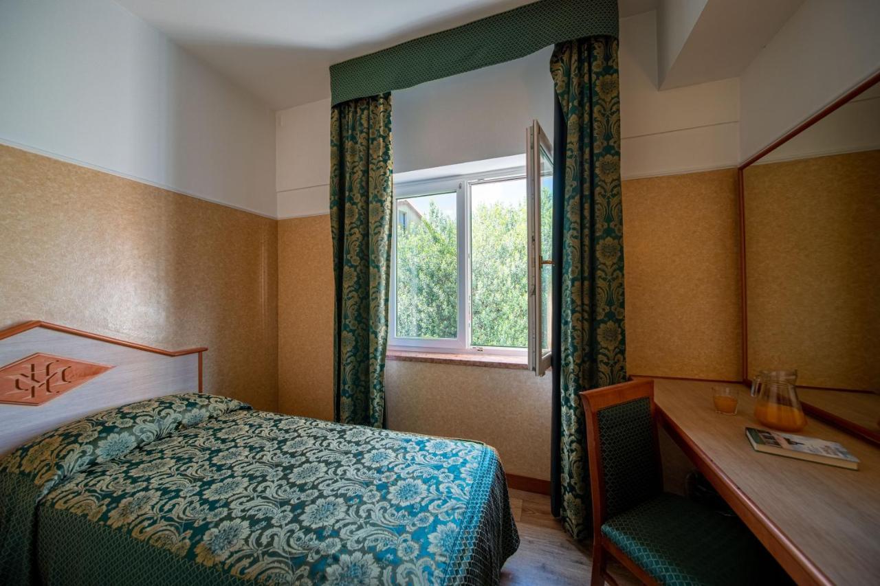 Hotel Mary Vicence Extérieur photo