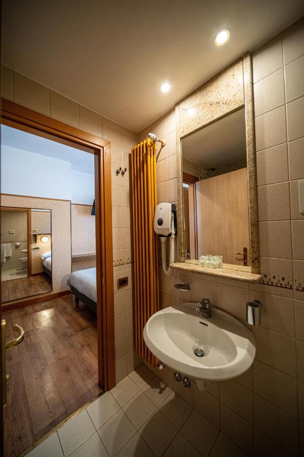 Hotel Mary Vicence Extérieur photo