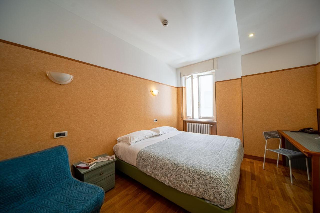 Hotel Mary Vicence Extérieur photo