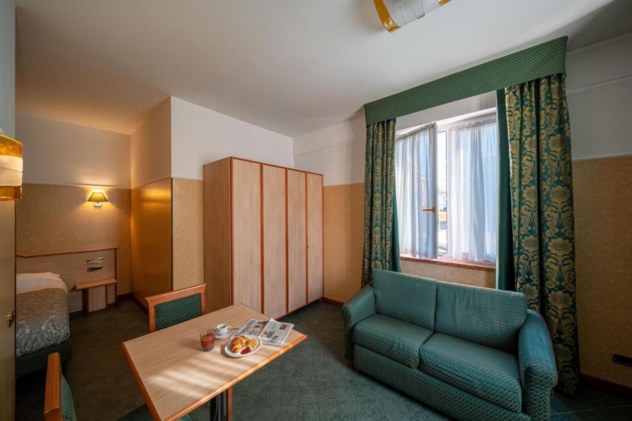 Hotel Mary Vicence Extérieur photo
