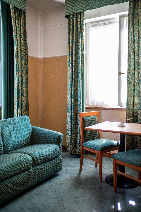 Hotel Mary Vicence Extérieur photo