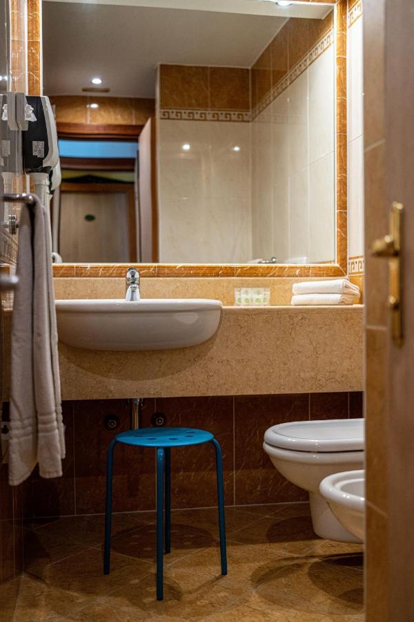 Hotel Mary Vicence Extérieur photo
