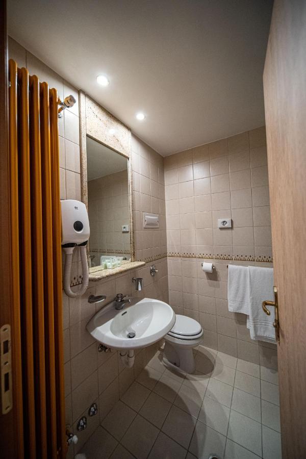 Hotel Mary Vicence Extérieur photo