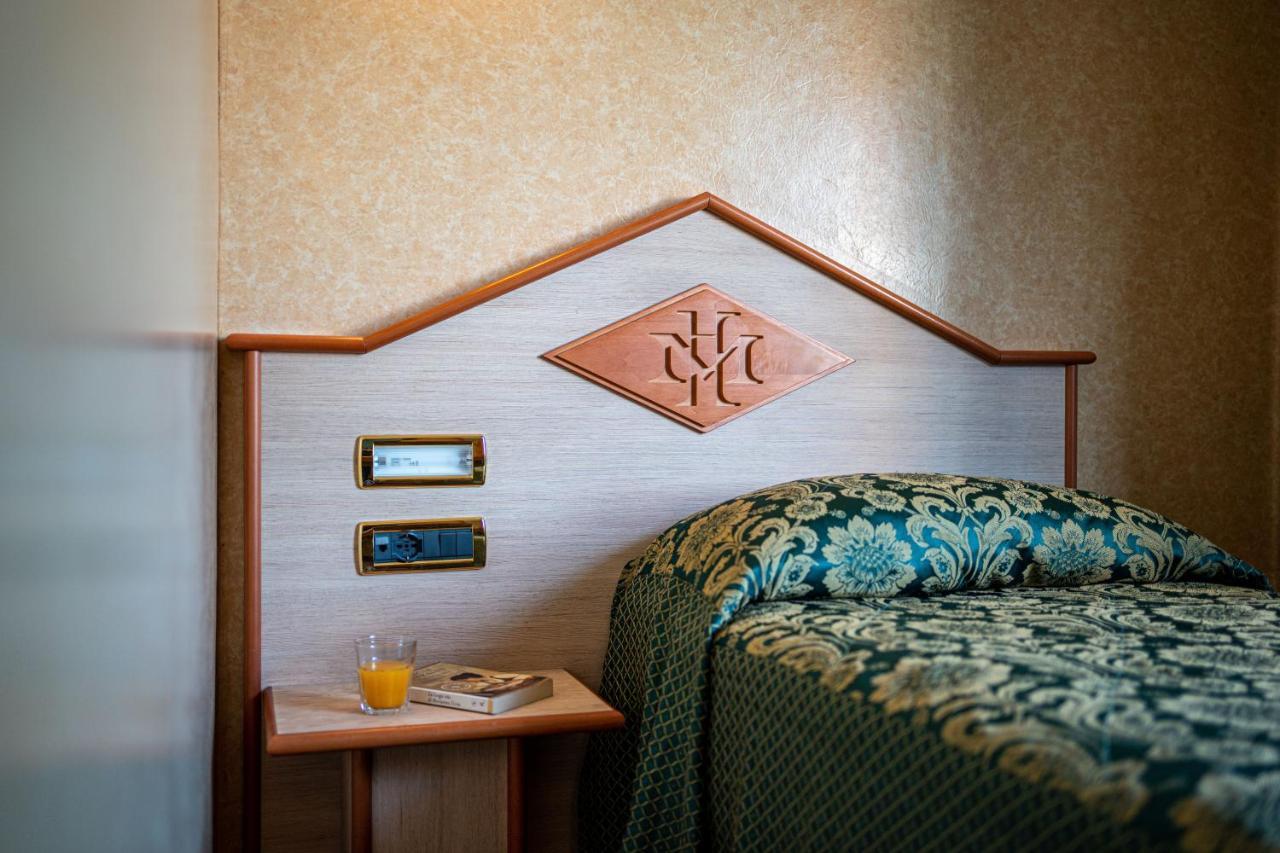 Hotel Mary Vicence Extérieur photo