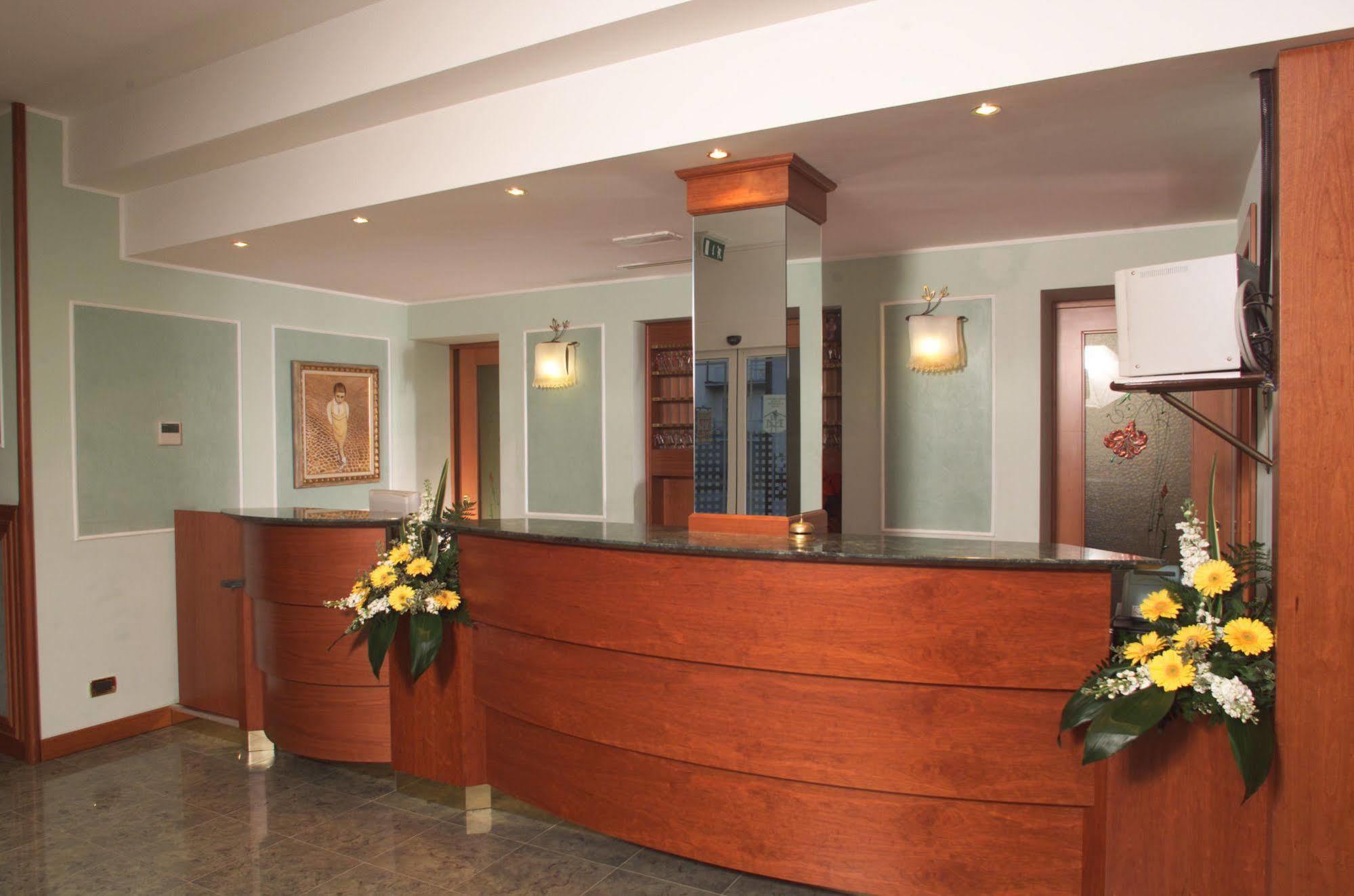 Hotel Mary Vicence Extérieur photo
